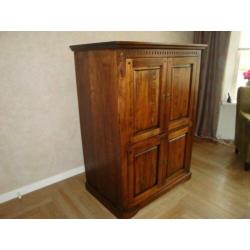 Bruine notenhouten tv-kast