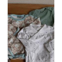 9 voor €4 Verschillende rompers 50/56