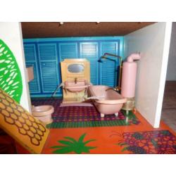 Poppenhuis OKWA met meubels en poppetjes,Jaren 70