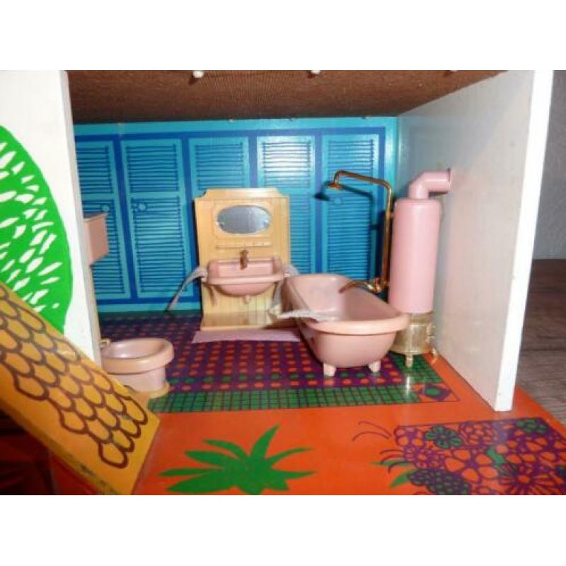 Poppenhuis OKWA met meubels en poppetjes,Jaren 70