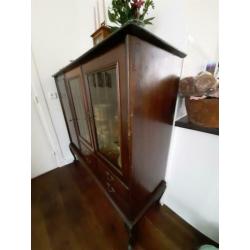 Buffetkast / antiek dressoir/ wandkast