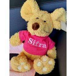 Knuffel 30cm met geborduurd t-shirt of slab