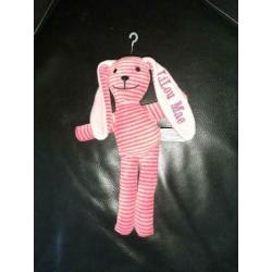 Knuffel 30cm met geborduurd t-shirt of slab