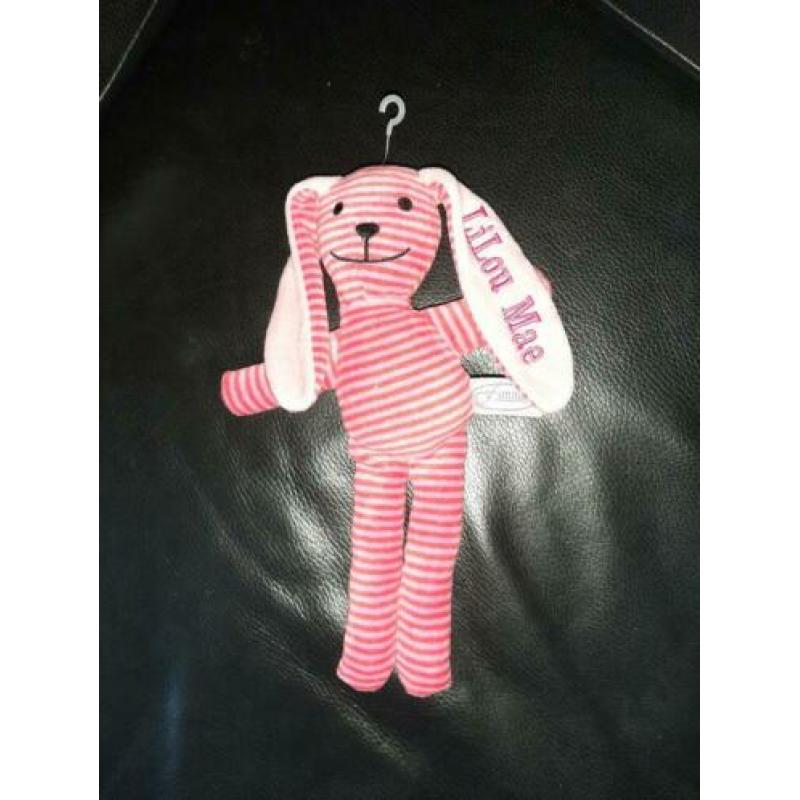 Knuffel 30cm met geborduurd t-shirt of slab