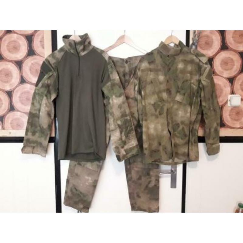 Atacs FG medium combatshirt basisjas combatbroek airsoft