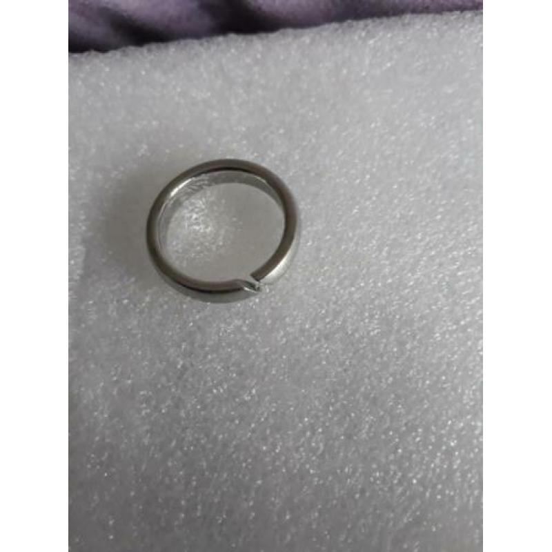 Strakke moderne RVS ring met zirkonia maat 20