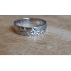 Zilveren ring met 5 diamantjes