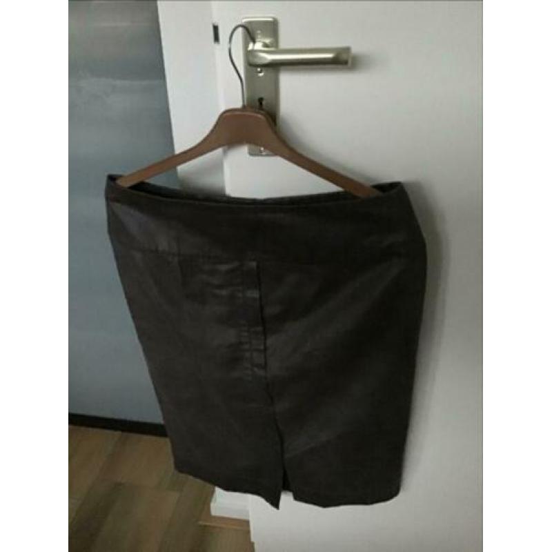 Te Koop COLLEGE STYLE vest, jurk en 2 rokken maat M