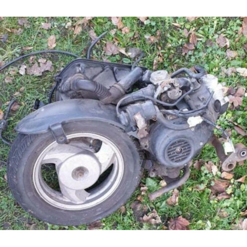 Sym Tonik,Sym Tonik 50 complete motorblok met wiel.