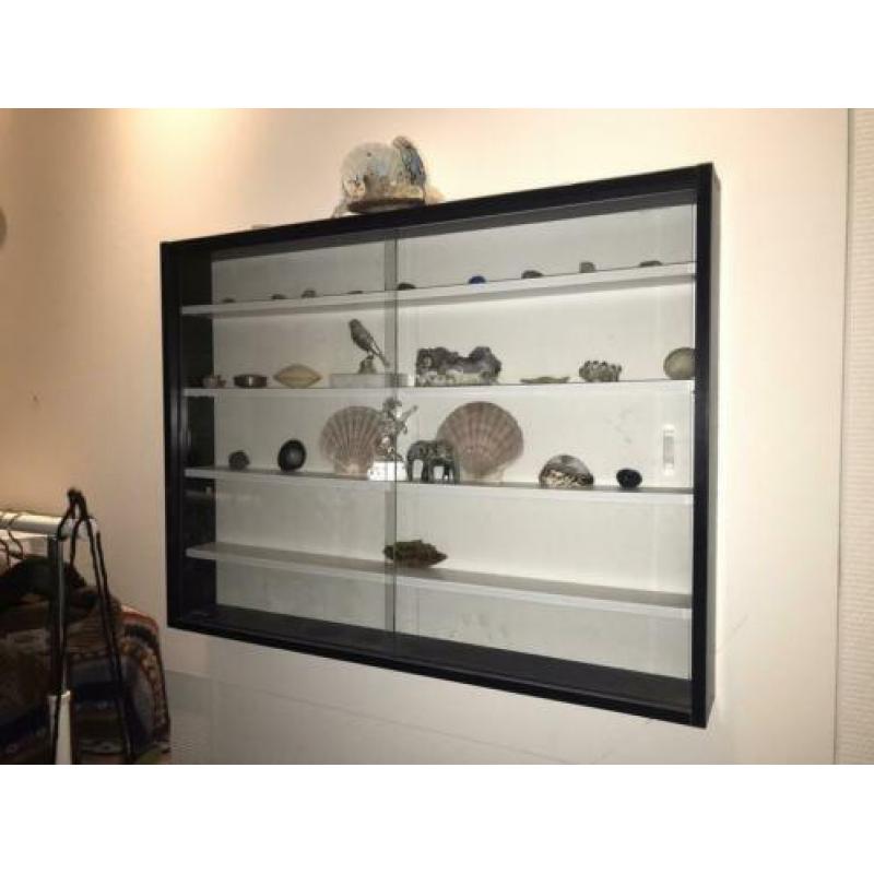Vitrinekast zwart wit