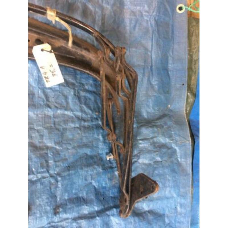 Te koop: Triumph TR4A kapframe. In goede staat.