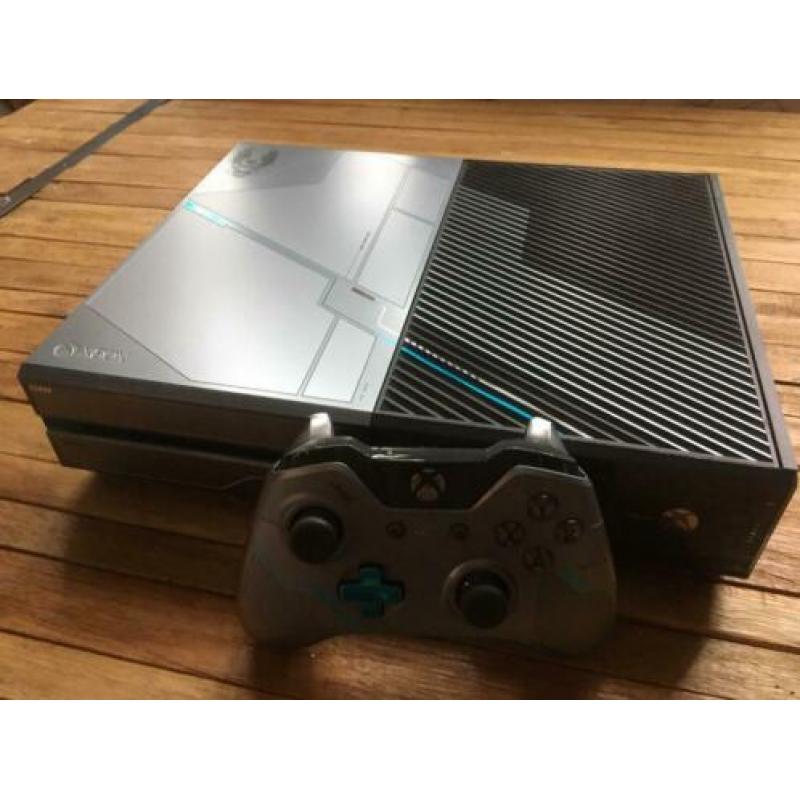 Xbox One 1TB Limited edition “Halo 5” console + controller