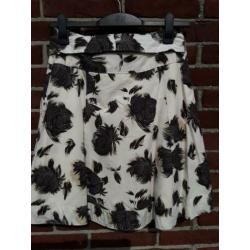 7. Beige/bruin gevoerd rokje maat 36/38 van Vero Moda