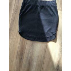 Te Koop COLLEGE STYLE vest, jurk en 2 rokken maat M
