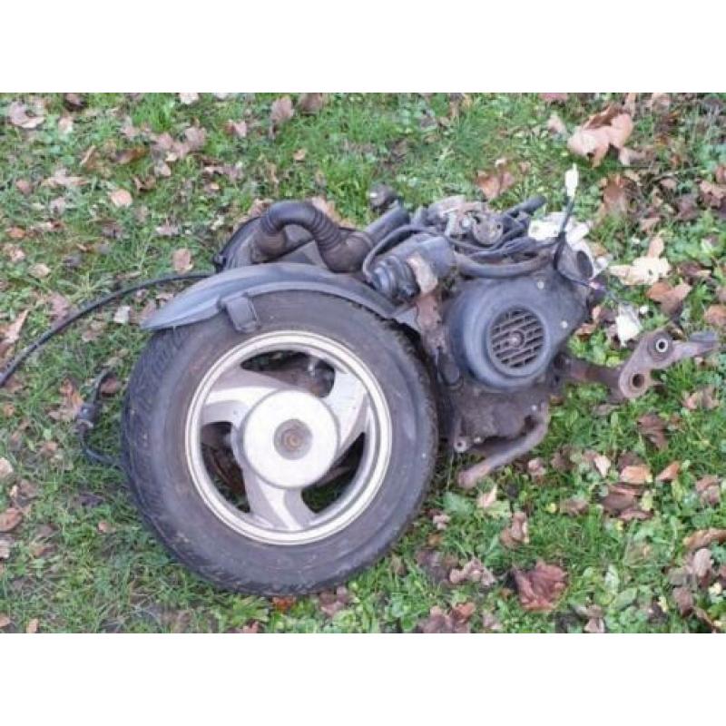 Sym Tonik,Sym Tonik 50 complete motorblok met wiel.