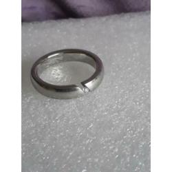 Strakke moderne RVS ring met zirkonia maat 20