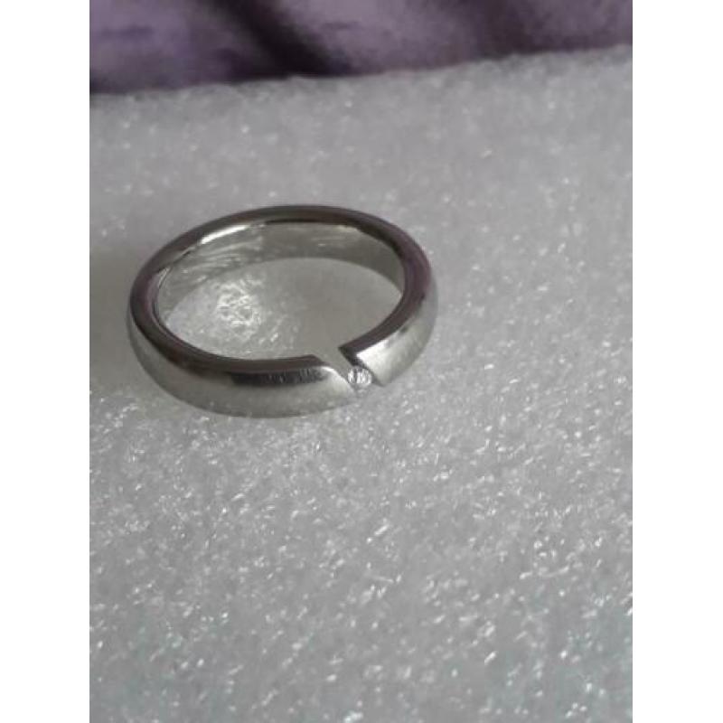 Strakke moderne RVS ring met zirkonia maat 20
