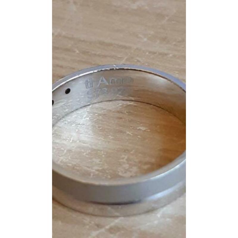 Zilveren ring met 5 diamantjes