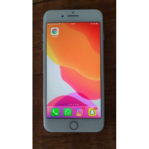 iphone 8 plus met 256gb met spigen hoes.