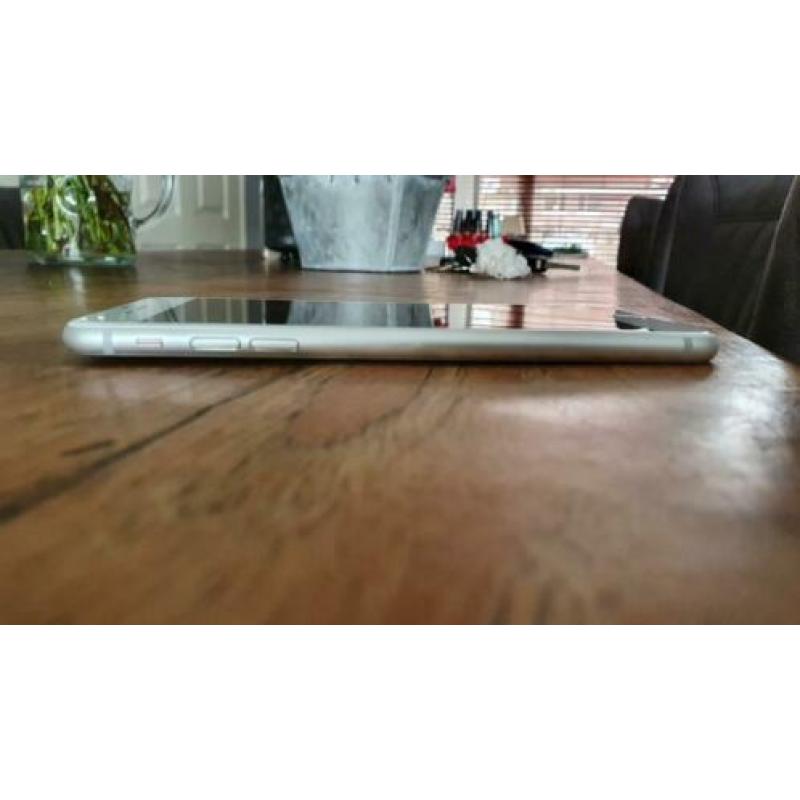 iphone 8 plus met 256gb met spigen hoes.