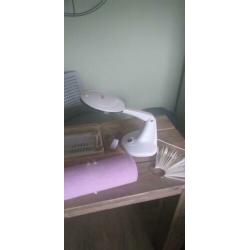 Complete nageltafel met afzuiging en toebehoren.