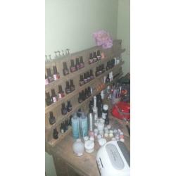 Complete nageltafel met afzuiging en toebehoren.