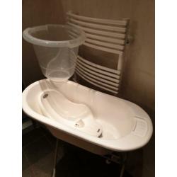 Babybad, badverkleiner en tummy tub