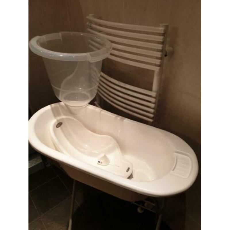 Babybad, badverkleiner en tummy tub