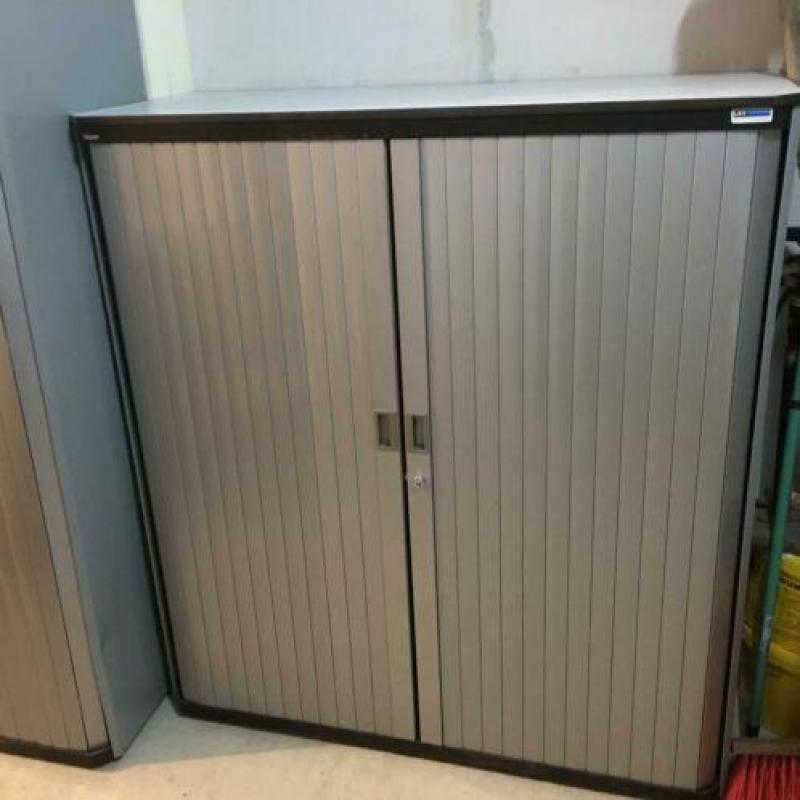 Archiefkast roldeurkast garagekast hoog 136 breed 125 gispen