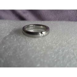 Strakke moderne RVS ring met zirkonia maat 20