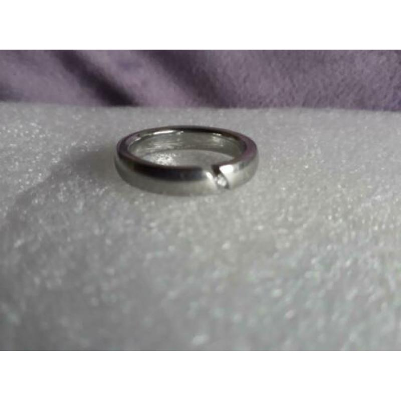 Strakke moderne RVS ring met zirkonia maat 20
