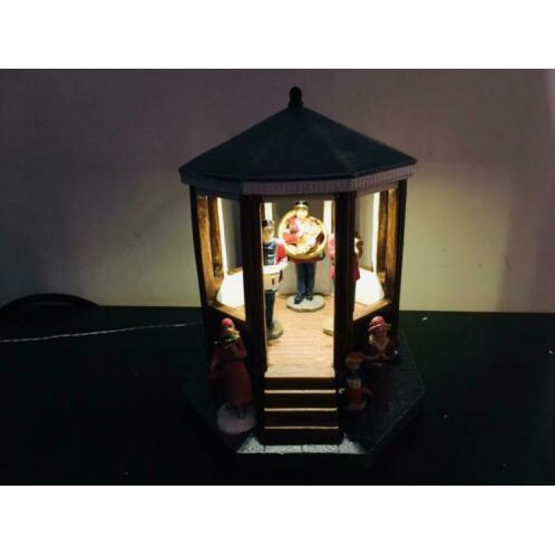 Intratuin prieeltje met licht voor in het kerstdorp