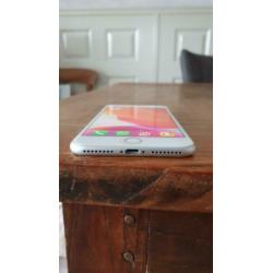 iphone 8 plus met 256gb met spigen hoes.