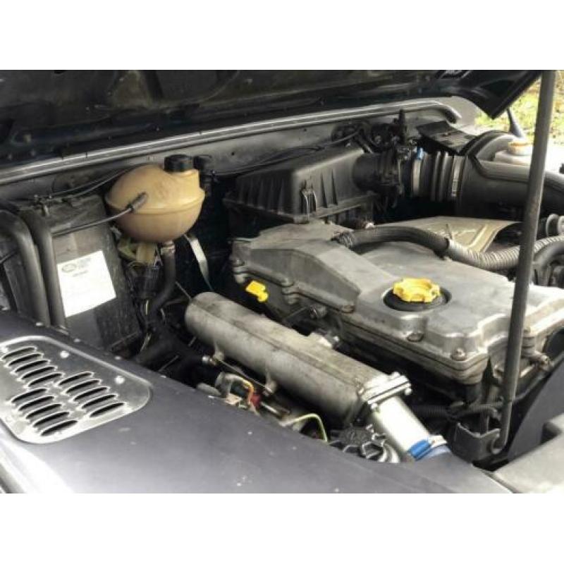 Land Rover Defender 110 grijs kenteken TD5 youngtimer dakten