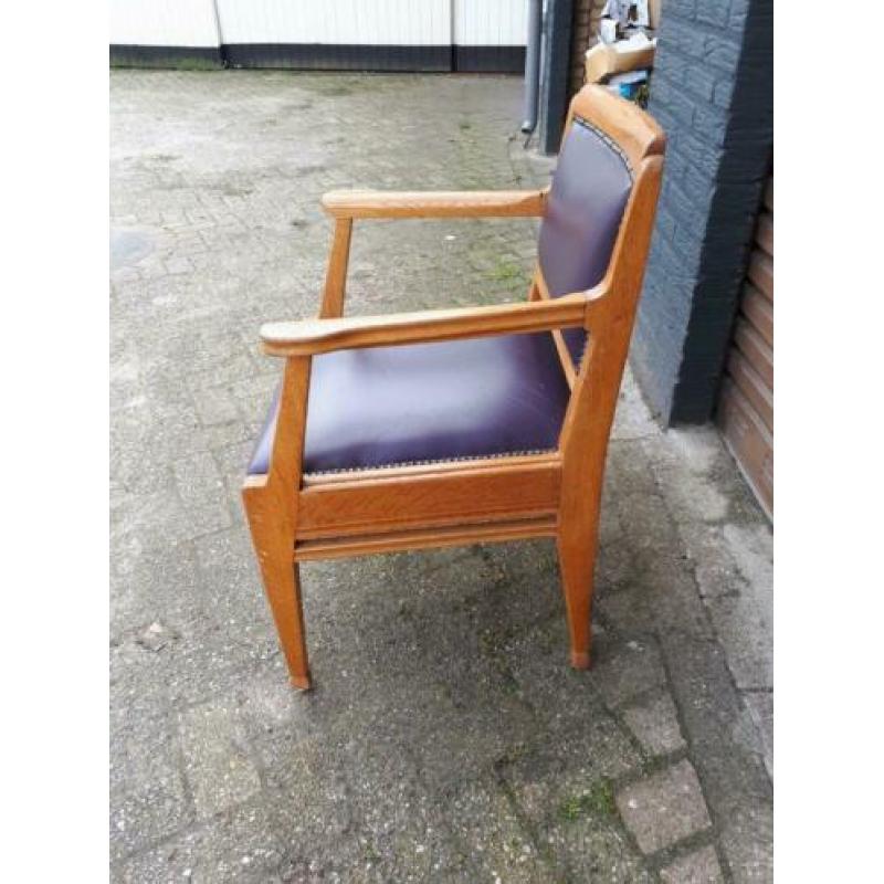 8 stuks eiken eetkamer stoelen met armleuningen.
