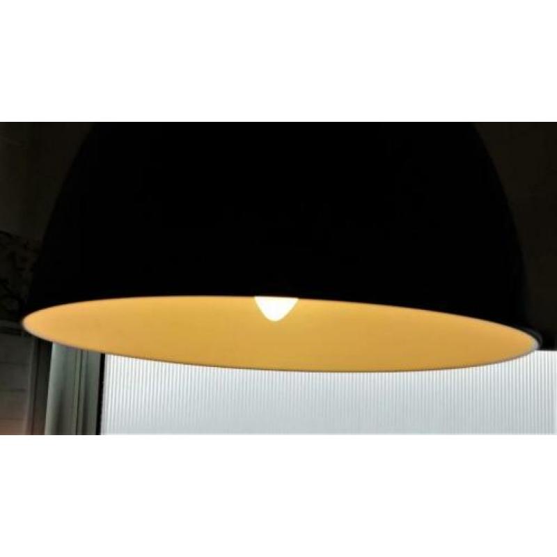 Twee industriele hanglampen zwart metaal aan ketting