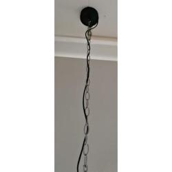 Twee industriele hanglampen zwart metaal aan ketting