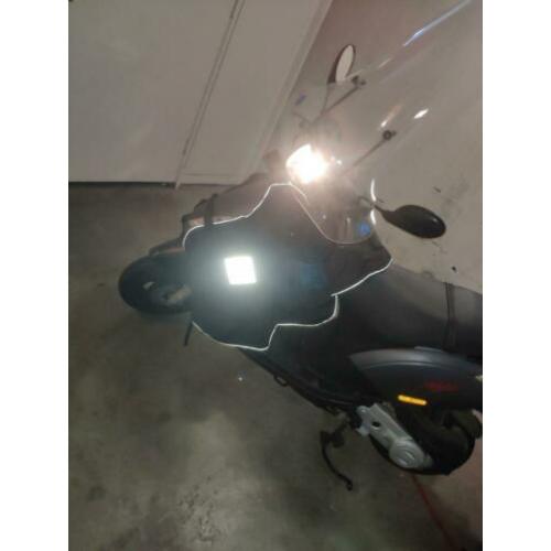 Piaggio zip grijs matt (blauw kenteken) 2018