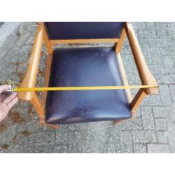 8 stuks eiken eetkamer stoelen met armleuningen.