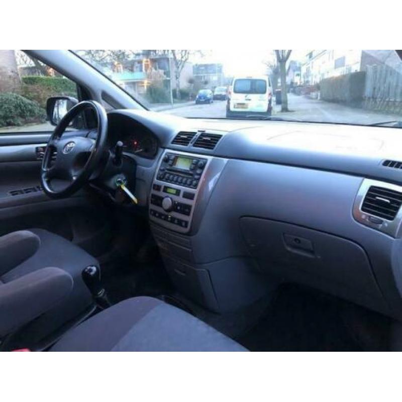 Toyota Avensis Verso 2.0 D4-D Linea Luna 7p. 2003 Airco! Tre