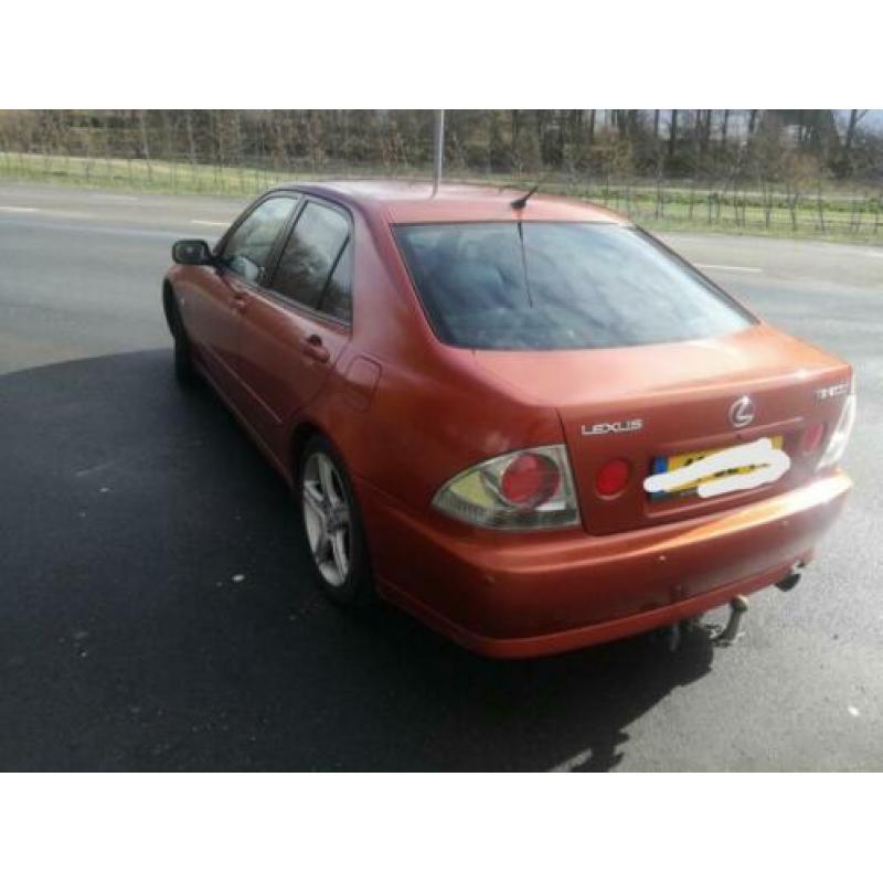 Lexus IS 200 2.0 2001 Rood
