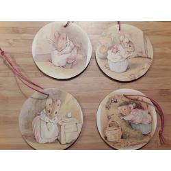 3 Houten hangers met Peter Rabbit afbeelding (2)