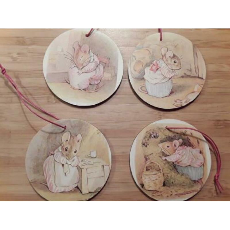 3 Houten hangers met Peter Rabbit afbeelding (2)