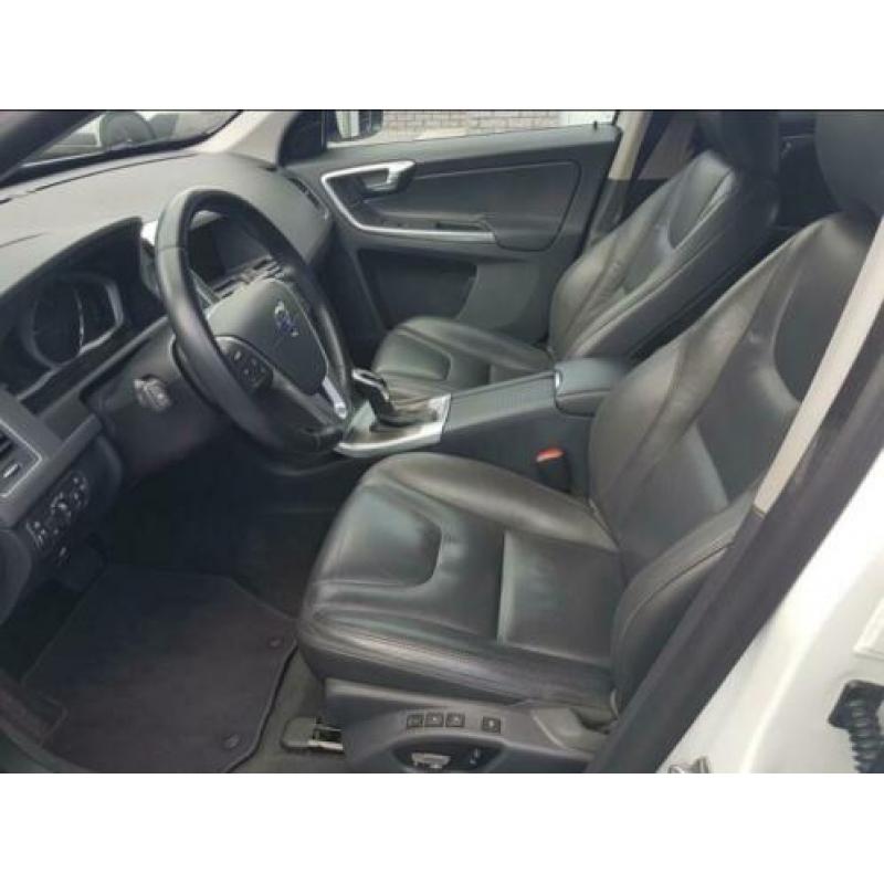 Volvo XC60 D4 Aut6 2013 Wit summum