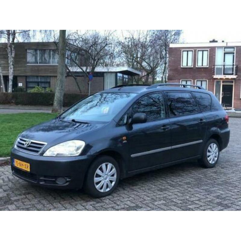 Toyota Avensis Verso 2.0 D4-D Linea Luna 7p. 2003 Airco! Tre