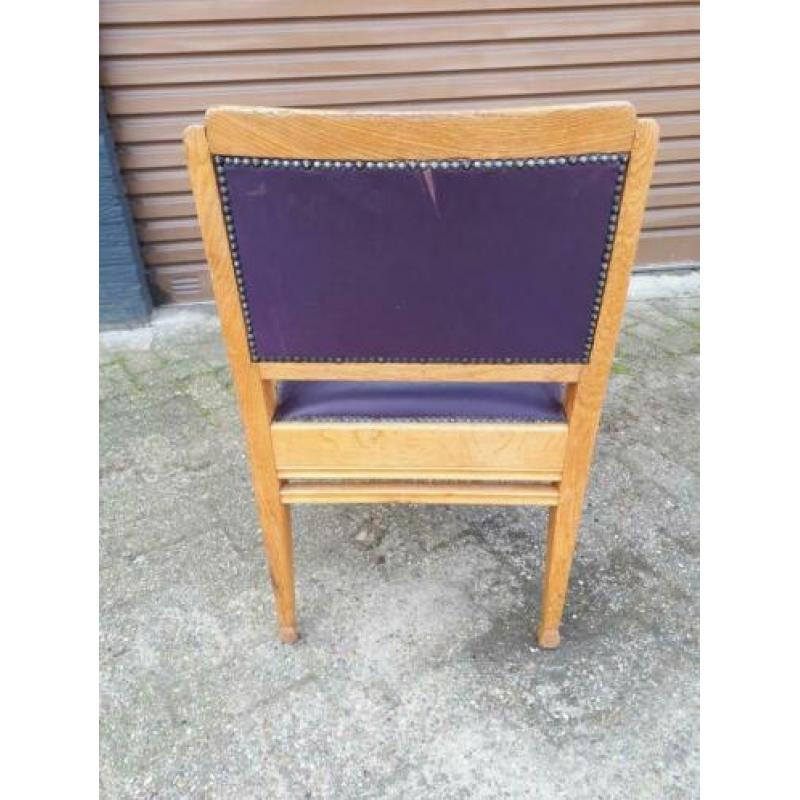 8 stuks eiken eetkamer stoelen met armleuningen.