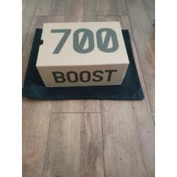 yeezy boost 700 36 3 ½