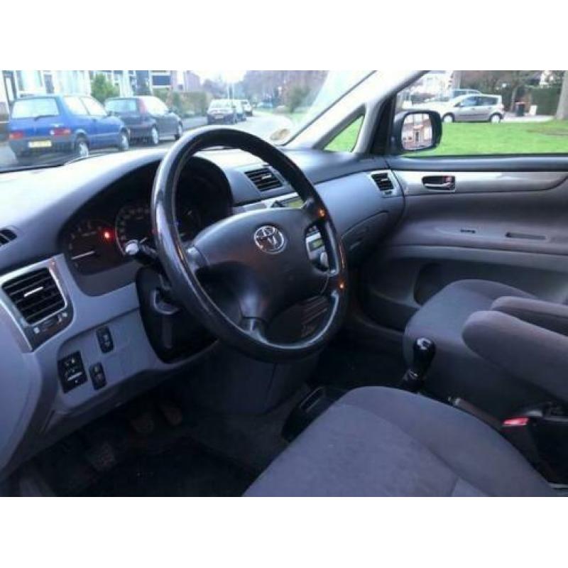 Toyota Avensis Verso 2.0 D4-D Linea Luna 7p. 2003 Airco! Tre