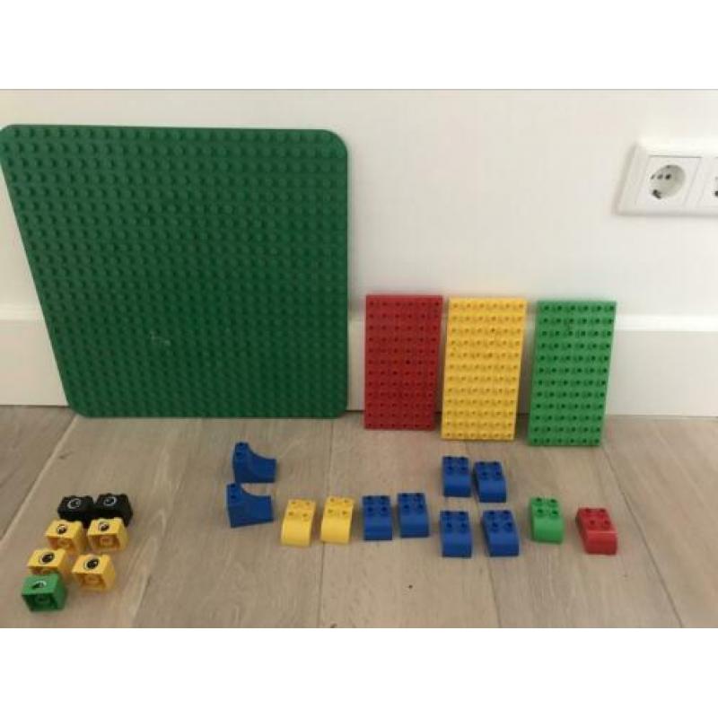 Duplo in opbergbak. Mooie set. Doe een aannemelijk bod