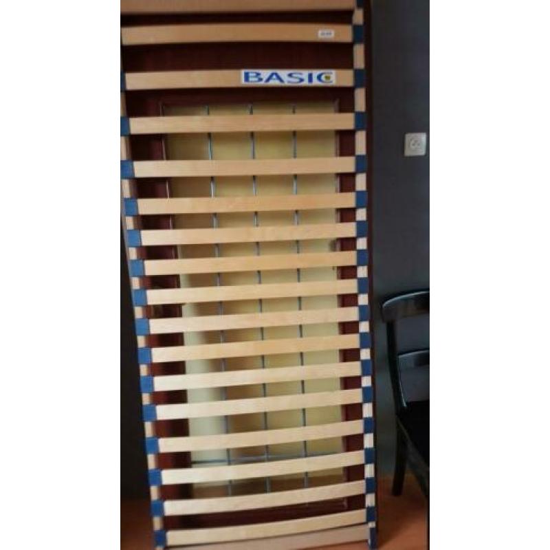 2 bedbodems 80 cm bij 2 meter. Ook 2 onderstel verstelbaar